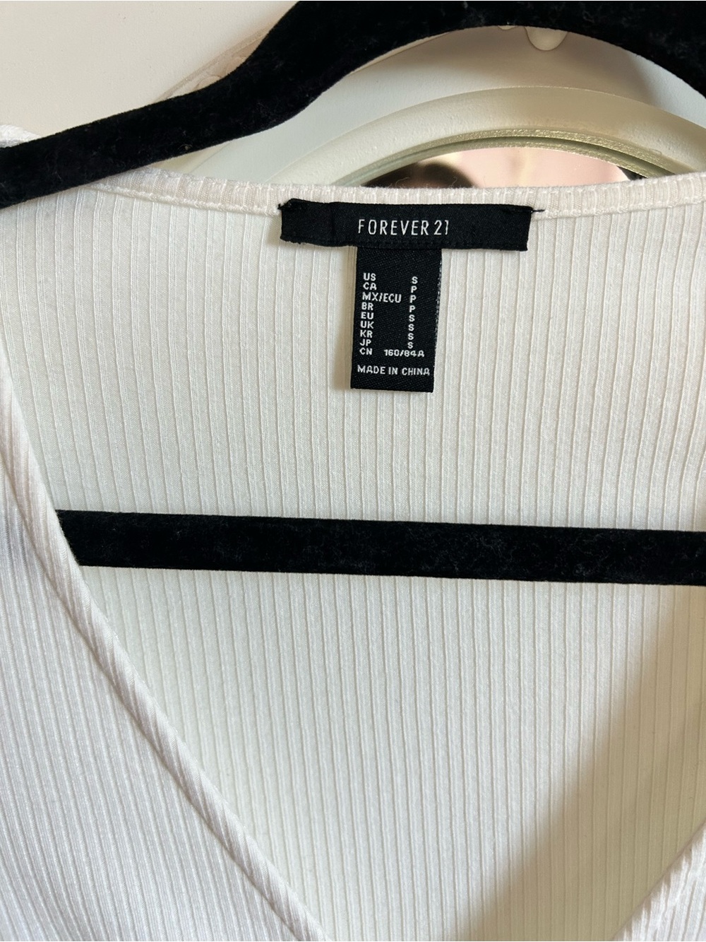 White top - Picture 3 of 3